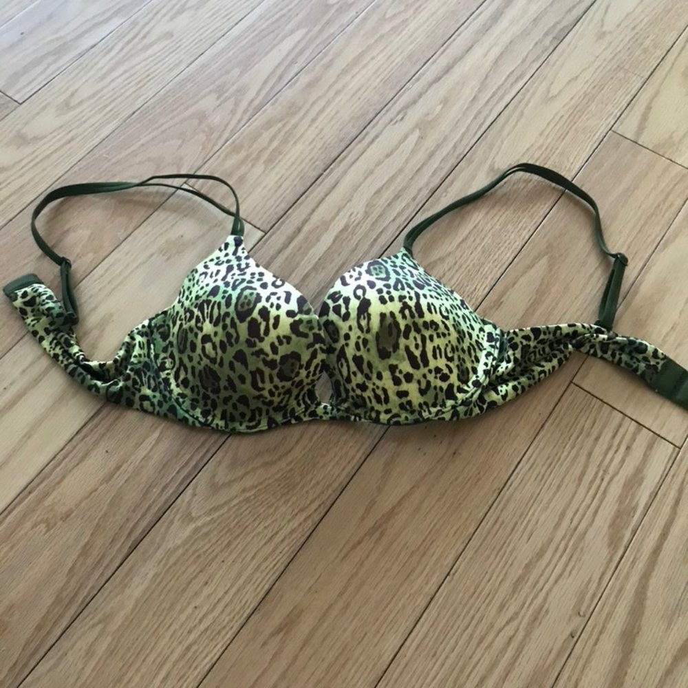 Victoria's Secret Very Sexy Push up Bra | 34B